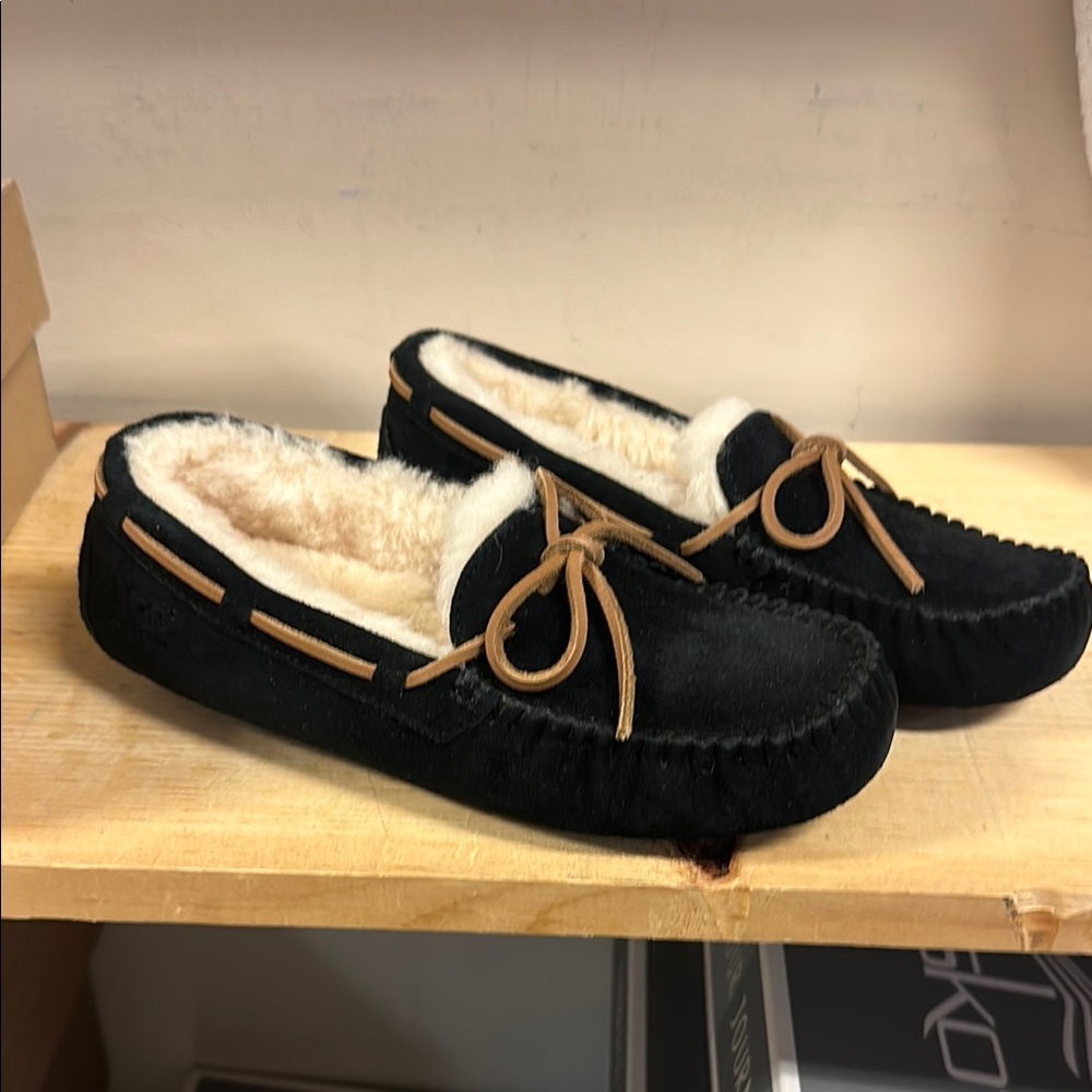 Size 5 UGG Dakota Black Slippers with Soft Suede Material and Warm Lining
